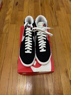 *Brand New* YOUTH Nike Black & White Blazer Mid-Top Sneakers